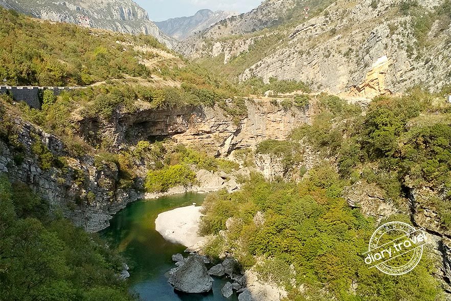 Каньон реки Морача в Черногории